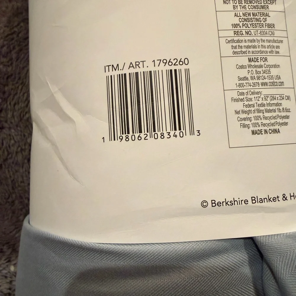 Berkshire Down Alternative Filled Blanket - Soft Blue